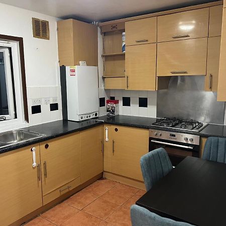 Cosy 2 Bedroom Flat London Bagian luar foto