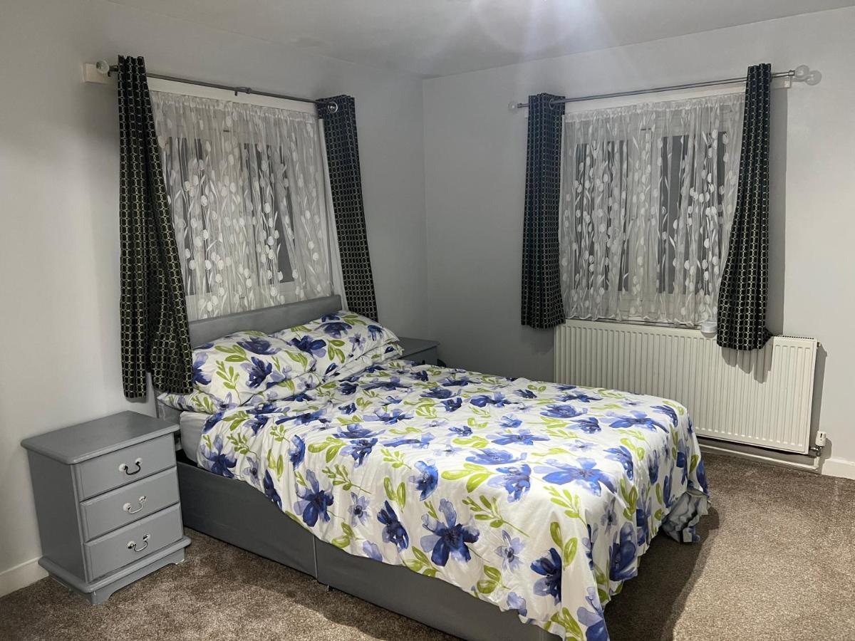 Cosy 2 Bedroom Flat London Bagian luar foto