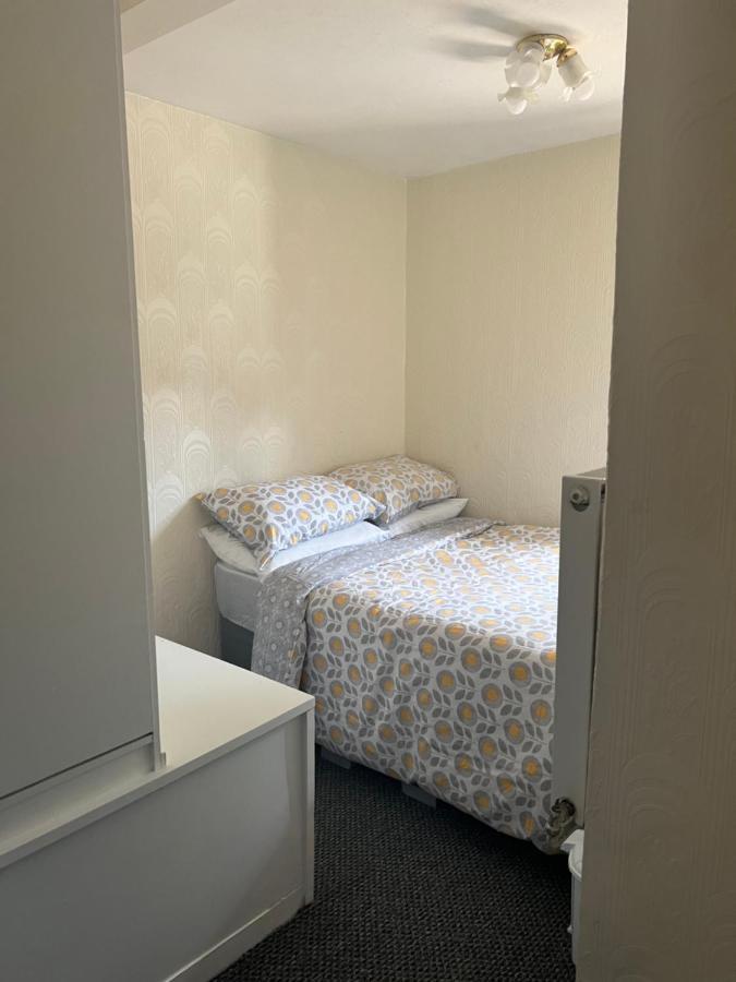 Cosy 2 Bedroom Flat London Bagian luar foto